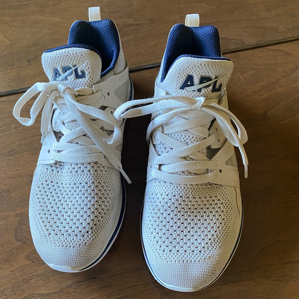 APL Women’s Ascend training shoe size 9- Like new